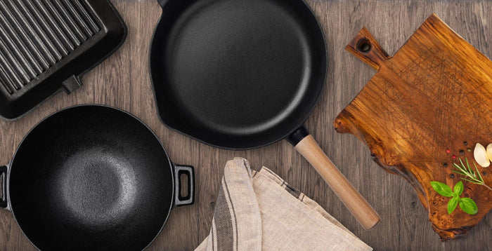 Empty cast iron pans of different sizes