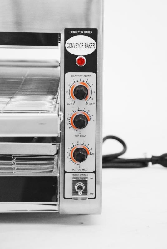 Omcan Conveyor Toaster Oven with 14″ Belt – 3.6kW, 240V, 1Ph 11387* (Floor Model)
