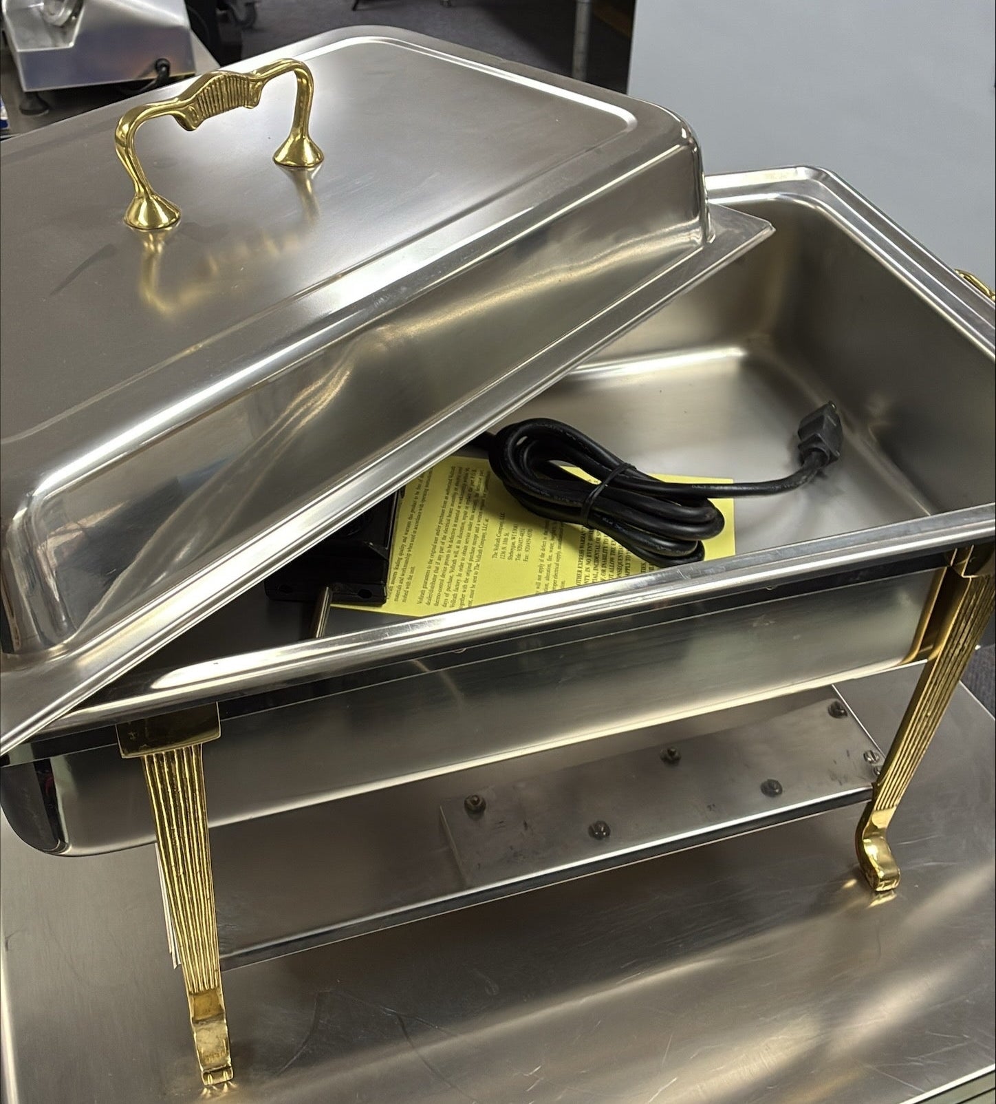 Vollrath - Electric Chafer, 9 QT, 120V, w/ Classic Brass Trim, 46045 - 1/1EA