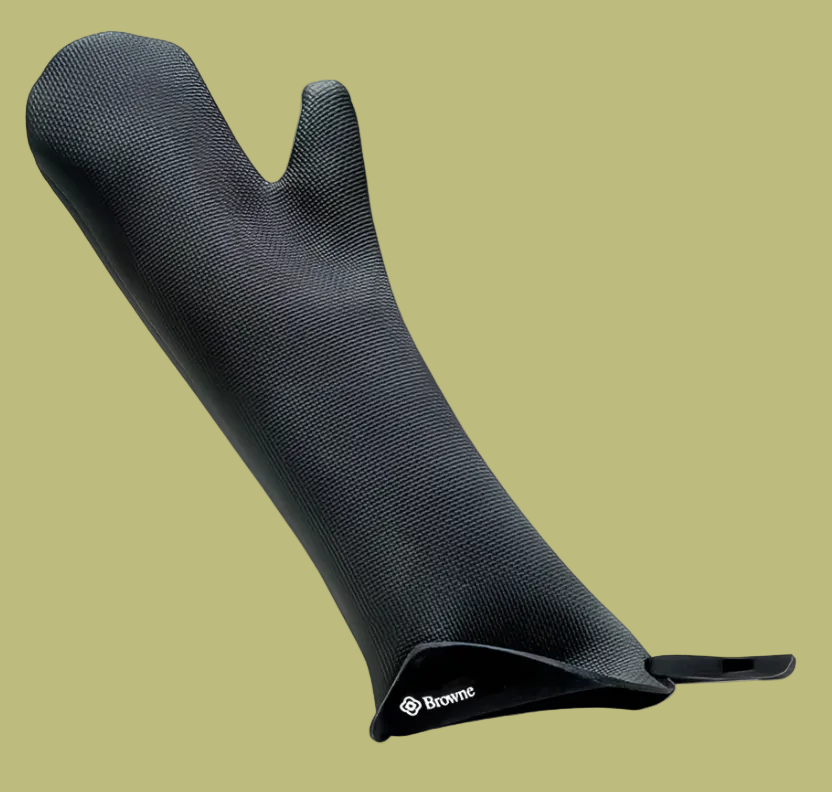 Browne 5431802 Inverted Zig Zag Stitch Oven Mitt - Black on white background