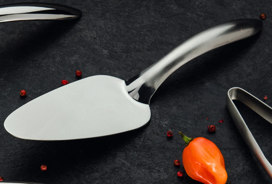 Mirror FInish Pie server on white background