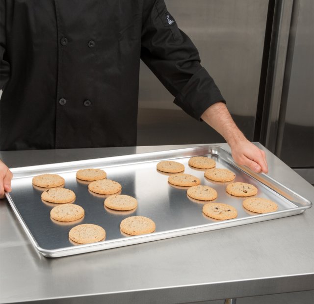 Full-size Wear-Ever® heavy-duty aluminum sheet pan