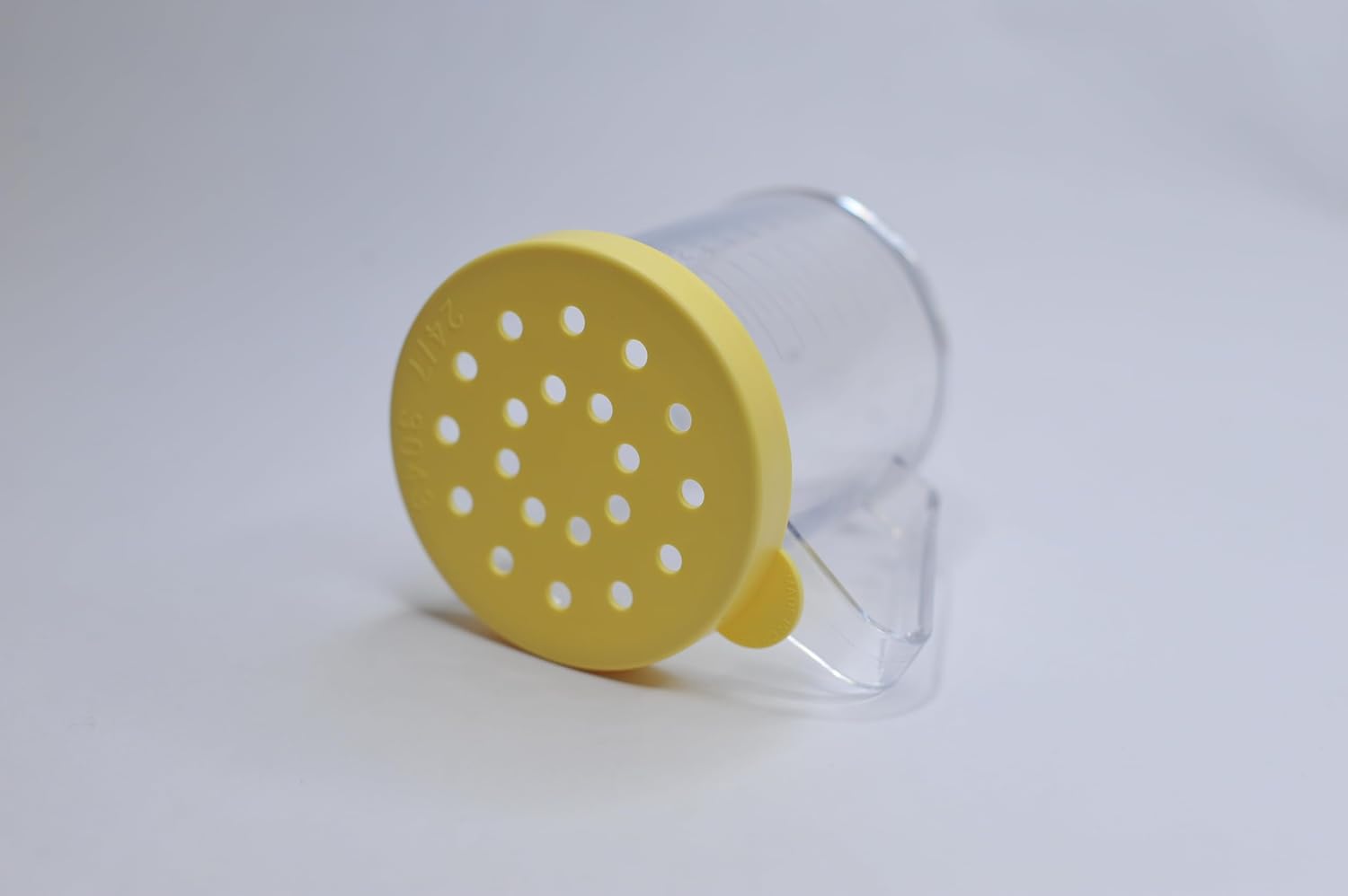 Twenty-Four Seven 10 oz Shaker with Yellow Lid 3043-YL 1/1EA